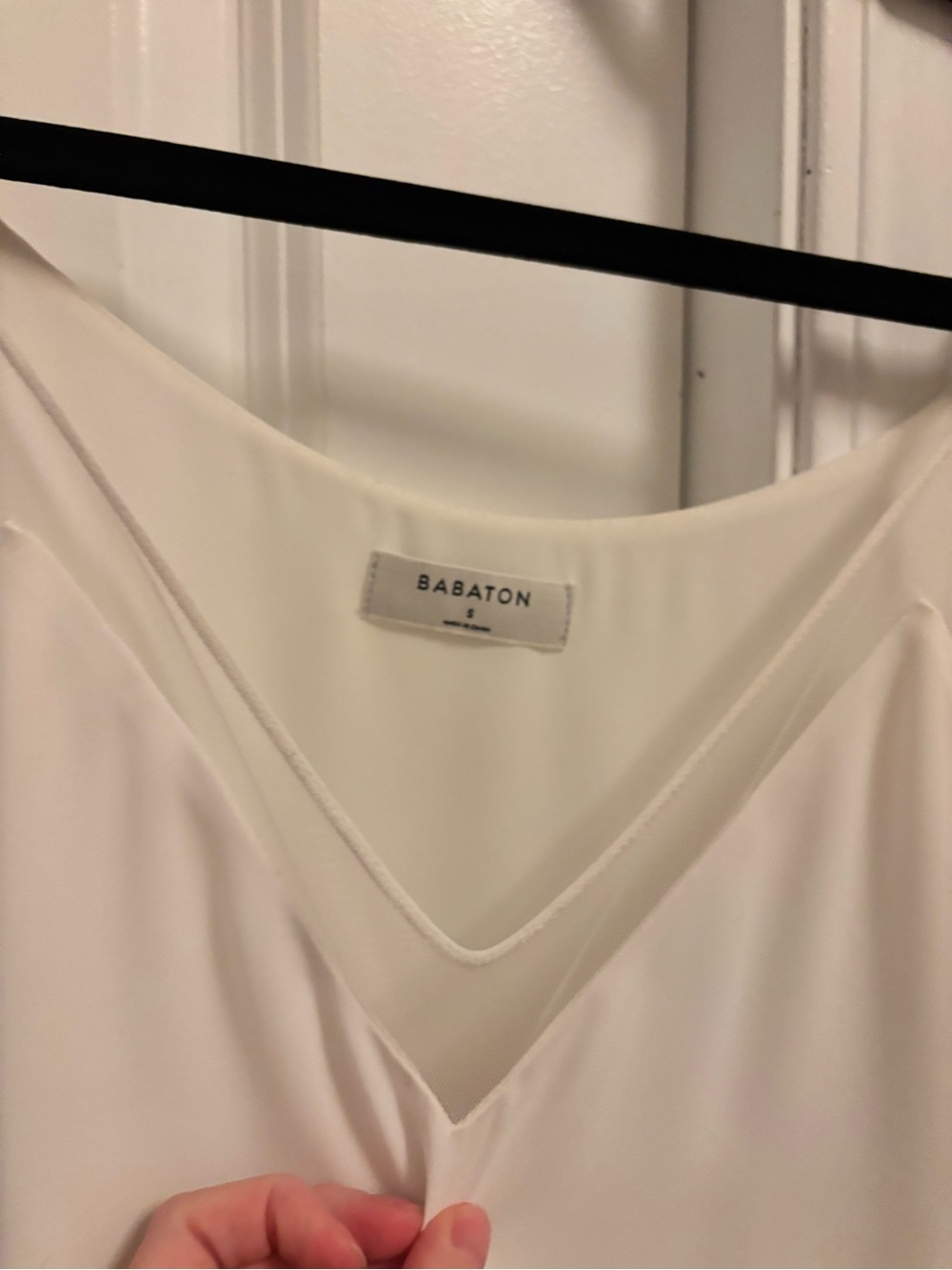 Aritzia - Babaton white adjustable Spaghetti Strap V-Neck Camisole - Picture 3 of 4